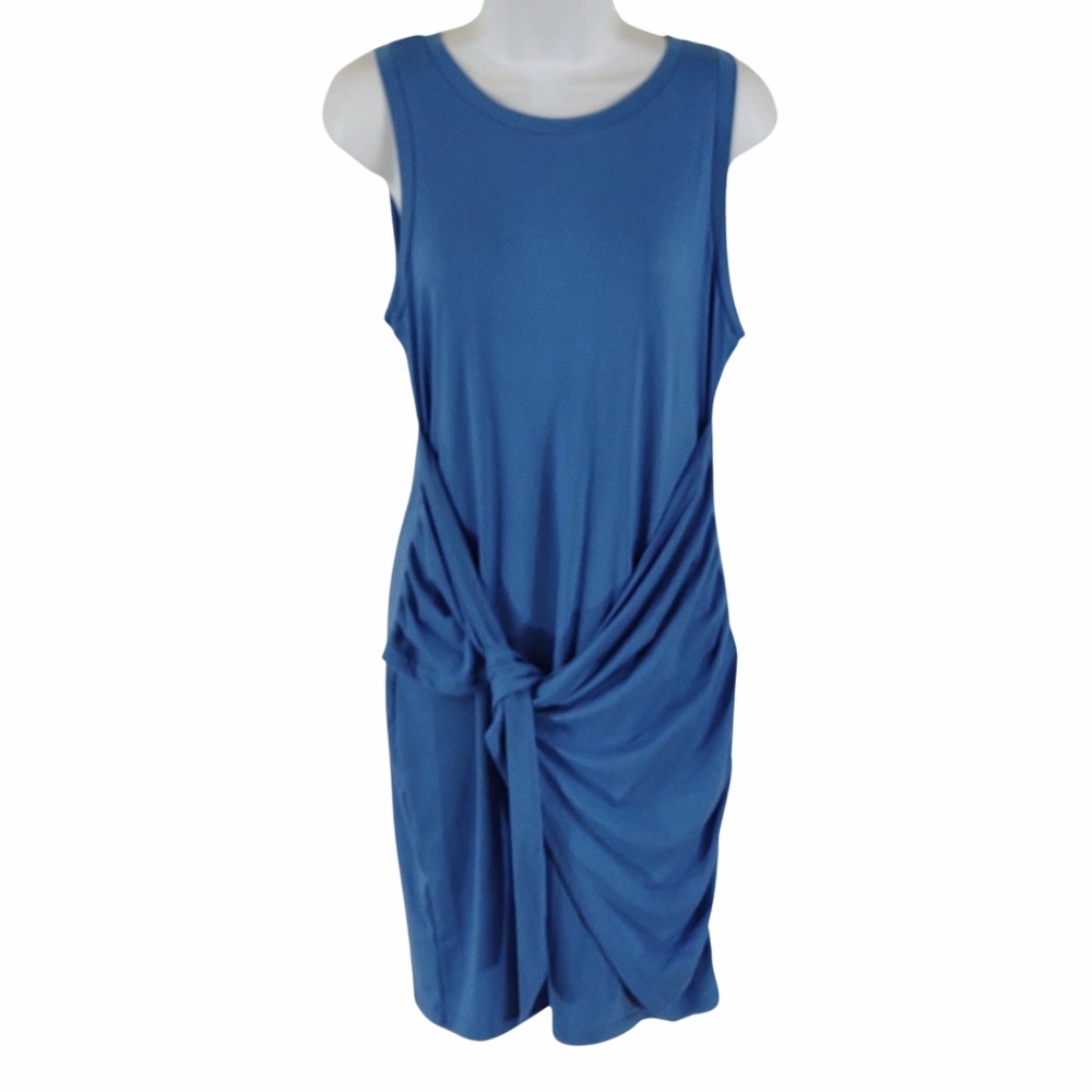 Lillusory blue sleeveless dress
